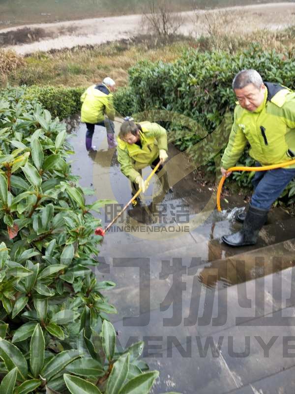 小区保洁外包是怎么收费的